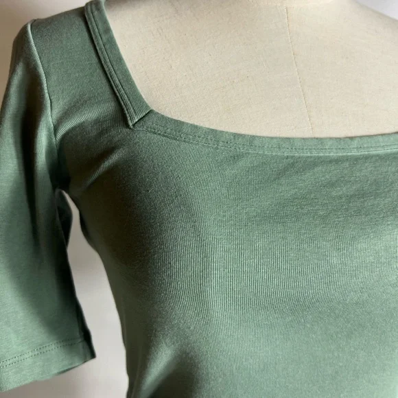 J. CREW Perfect Fit Square Neck Half Sleeve Knit Top Olive Womens Small - Picture 2 of 6